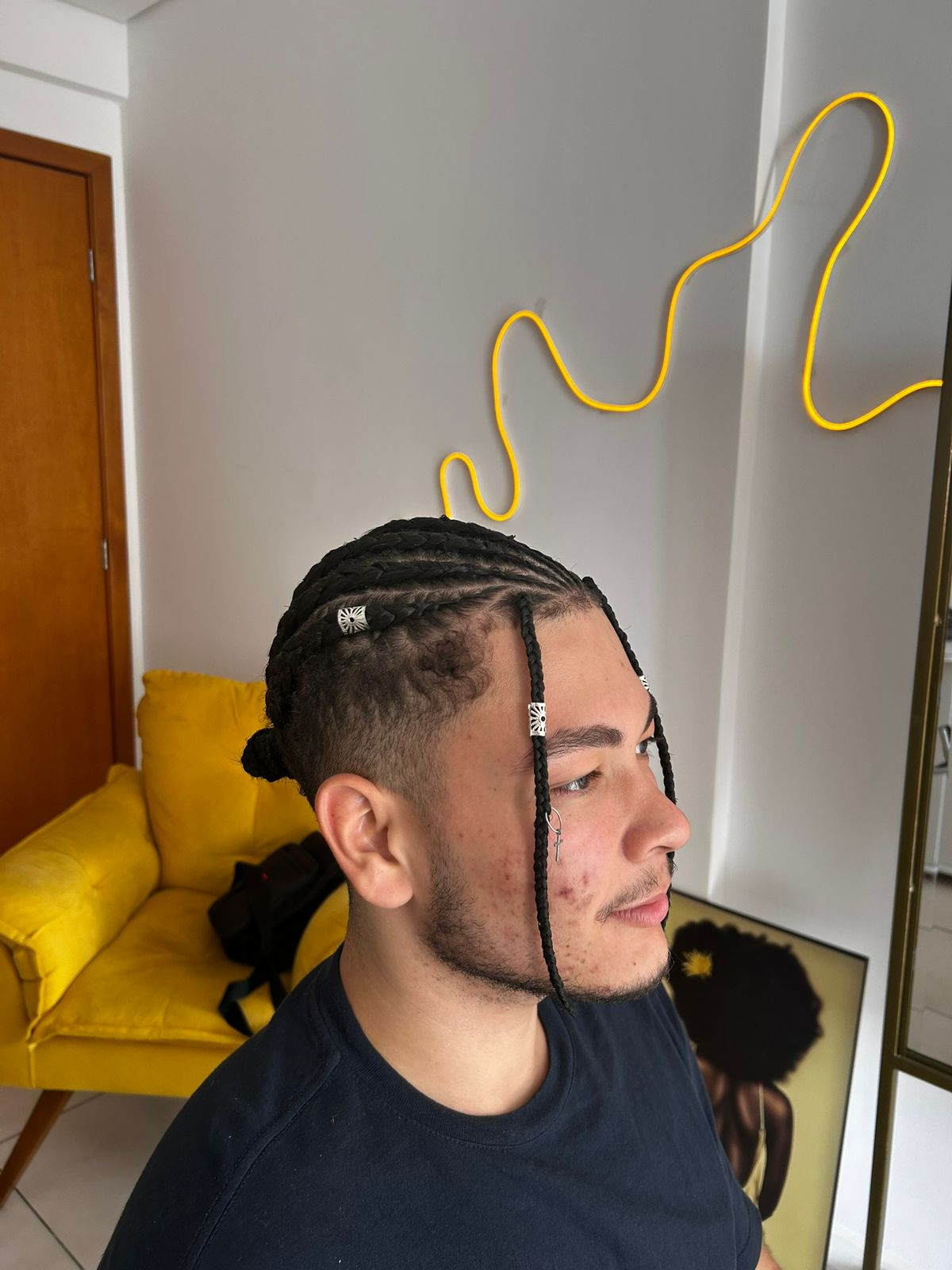 Penteado masculino afro com tranças